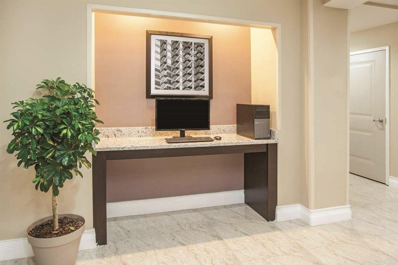La Quinta Inn & Suites Far Rockaway - Beach Hotel New York Luaran gambar