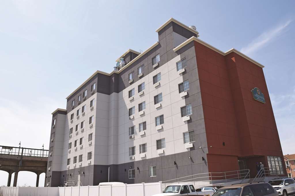 La Quinta Inn & Suites Far Rockaway - Beach Hotel New York Luaran gambar
